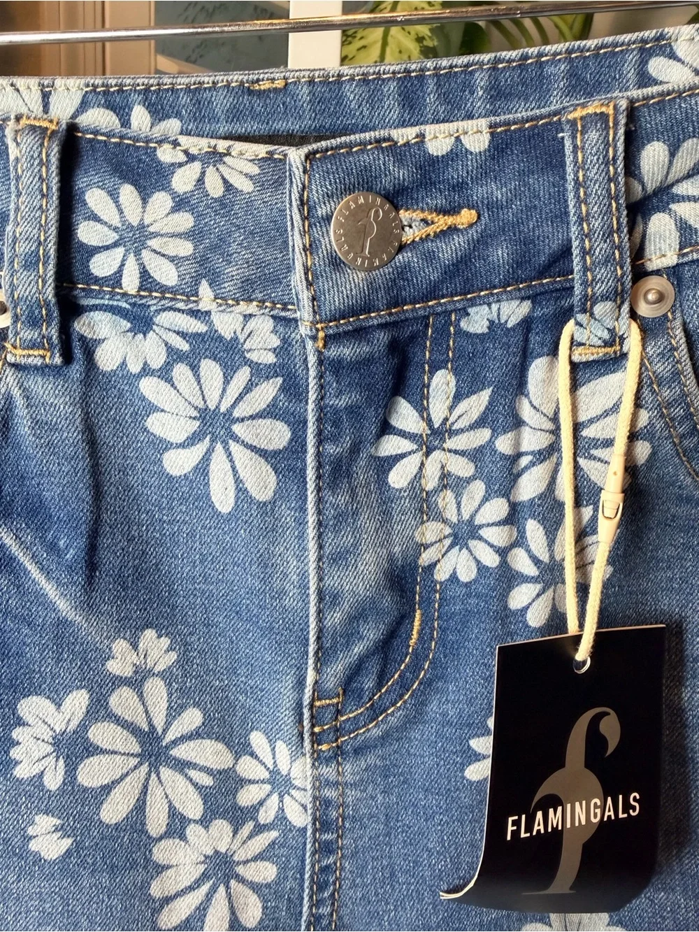 Flamingals Floral Print Barrel Style Mid Rise Cropped Barrel Jeans